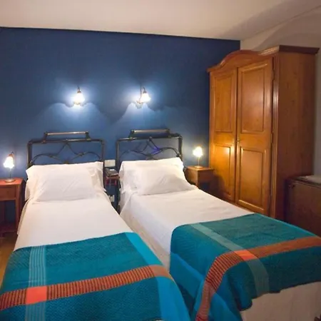 Hotel Castillo Valdes