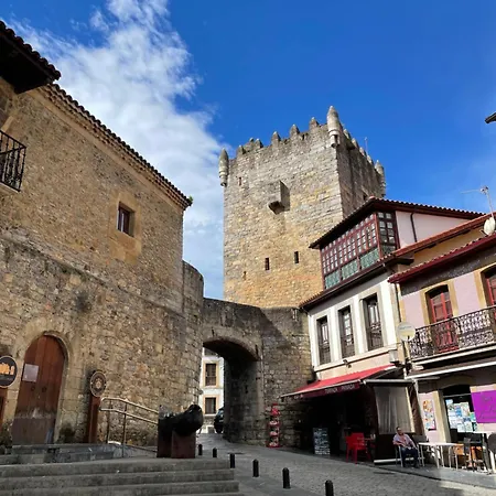 Castillo De Valdés Salas 2*