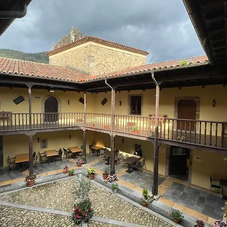 Castillo Valdés Hotel Salas (Asturias)