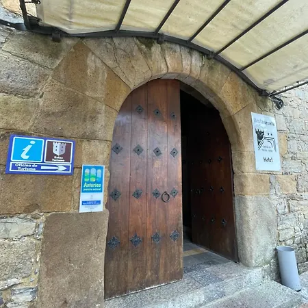 Castillo De Valdés Salas Hotel