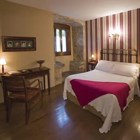 Hotell Castillo Valdes 2*