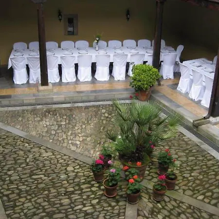 Hotel Castillo Valdes