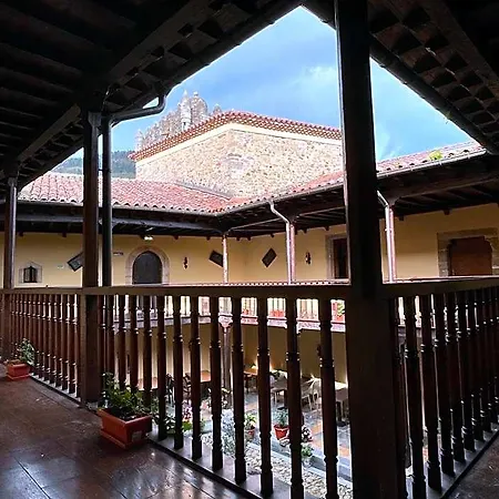 Hotel Castillo Valdes