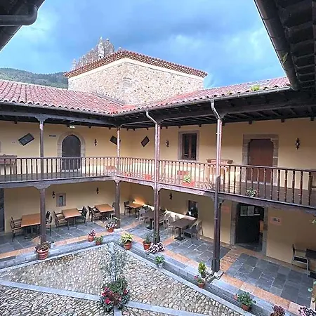 Hotel Castillo Valdes