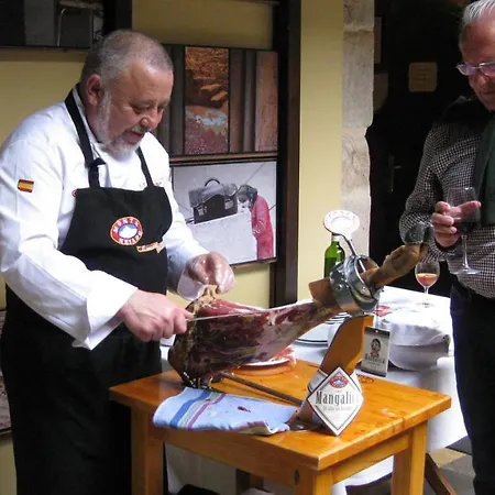Castillo Valdes Hotell Salas (Asturias)