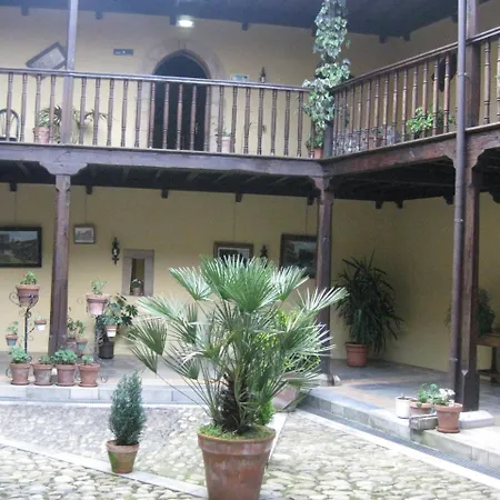 Hotel Castillo Valdes