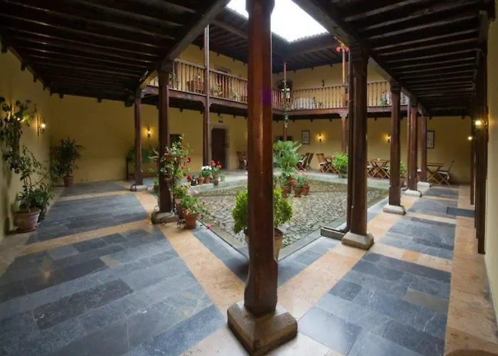 Castillo Valdes Hotel 2*