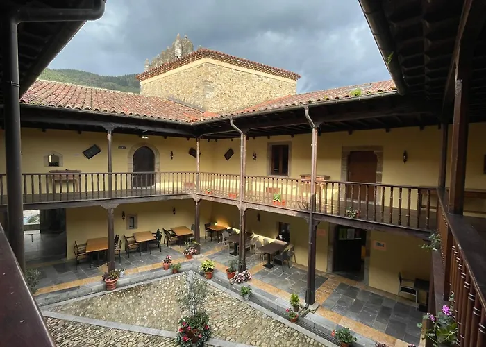 Castillo Valdes Hotel Salas (Asturias)