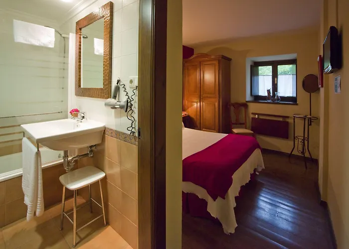 Castillo Valdes Hotel Salas (Asturias)