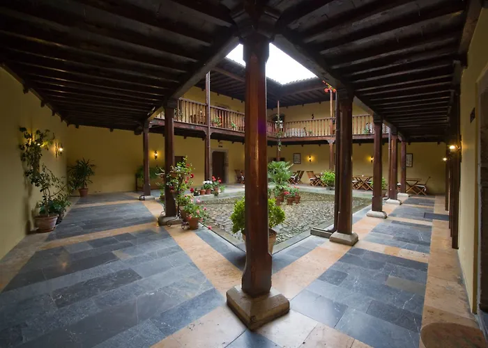 Castillo Valdes Hotel 2*