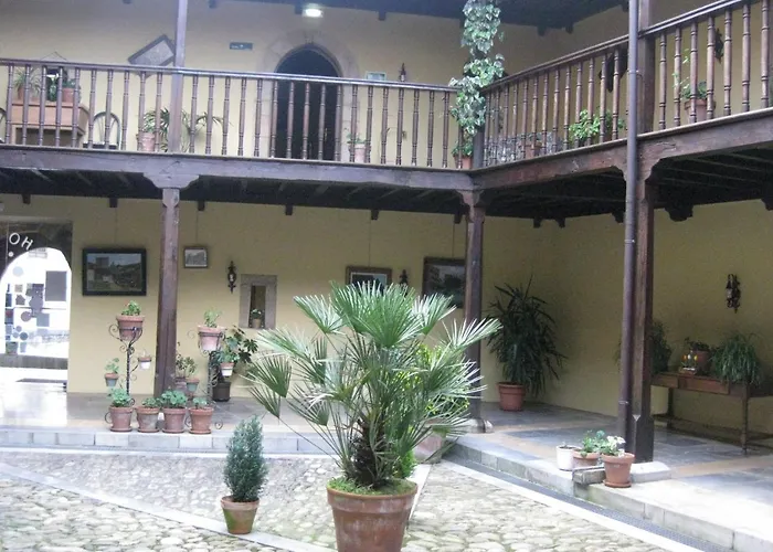 Hotel Castillo Valdes